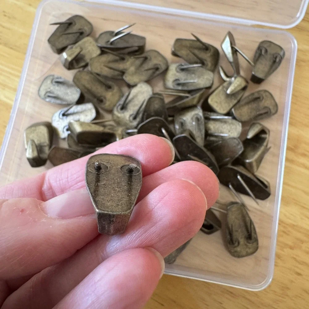 VTG Style Hanging Hooks Brass Tone 40 Nails‎ for Cubicles Corkboard and Fabric